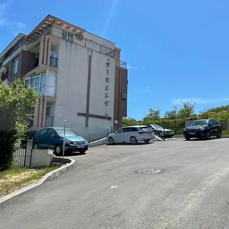 アパート Nieli-1 Sp ビャラ